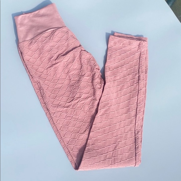 FREE SHIPPING!! V Waist Texture leggings - Picture 5 of 7